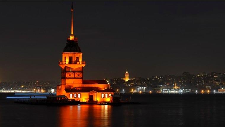 İstanbul'un sembolleri turuncuya büründü!