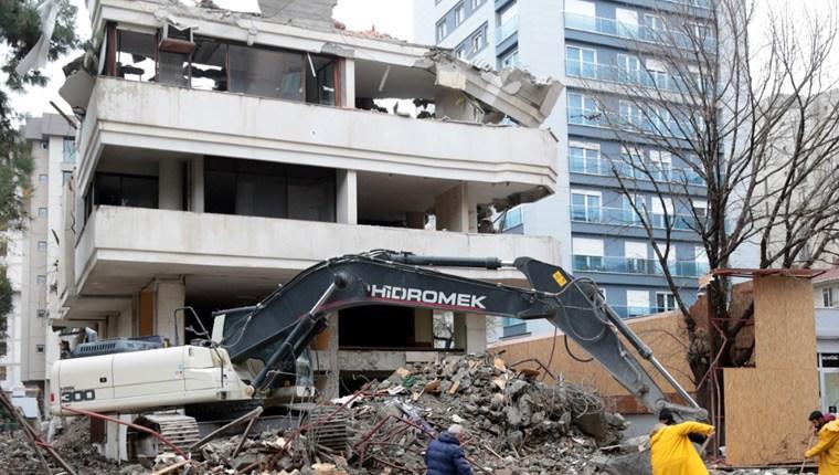 Kadıköy'de bina yıkımı!