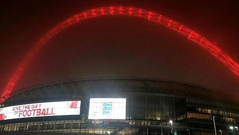 Wembley Stadı, Türkiye için kırmızıya büründü