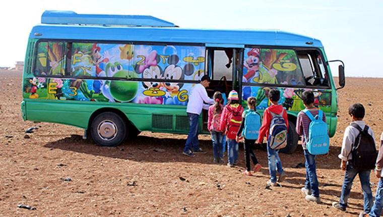 Suriye'de sekteye uğrayan eğitim için alternatif: "Mobil okul"