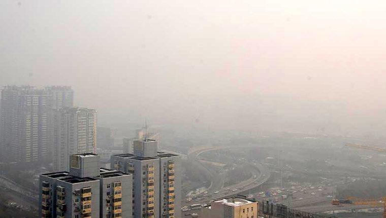 Çin'deki hava kirliliği ulaşımı engelledi!
