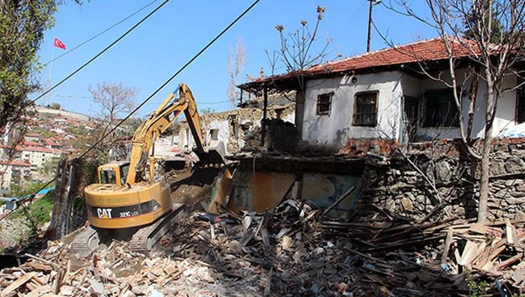 Çankaya'da sağlıklı kentleşme için gecekondular yıkıldı