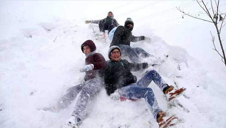 İstanbul'da okullar kar yağışı nedeniyle tatil edildi