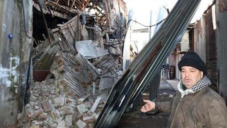 İzmir'de 150 yıllık bina yıkıldı