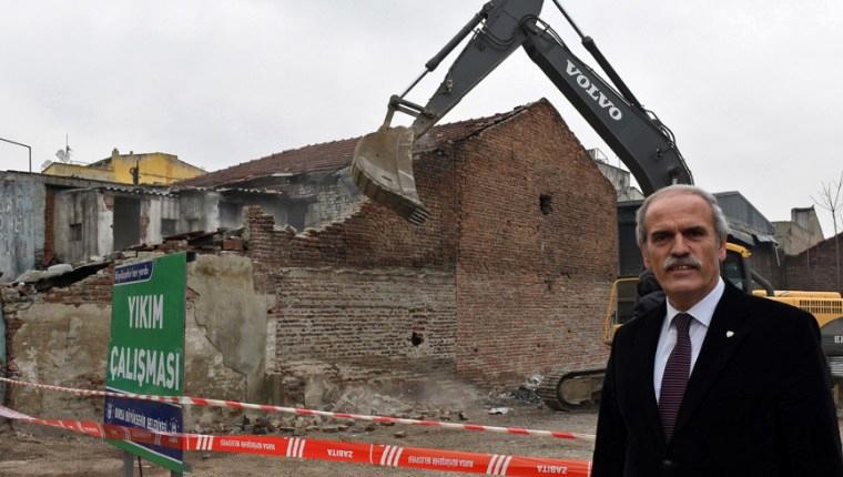 Bursa'da kamulaştırılan 3 binanın yıkımı yapıldı 