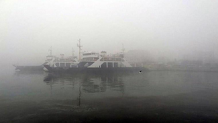 Çanakkale Boğazı'ndaki yoğun sis ulaşımı etkiledi