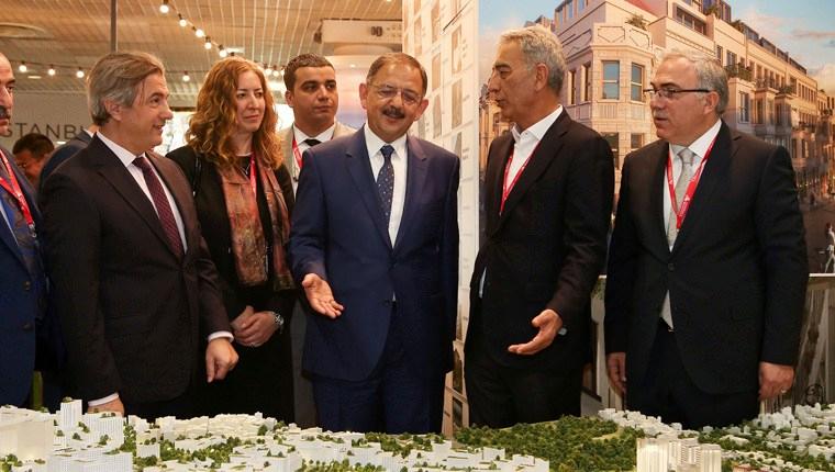 Bakan Özhaseki, Beyoğlu standında dev projeleri inceledi 