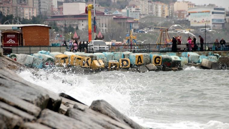 Marmara Denizi'nde lodos ulaşımı olumsuz etkiliyor