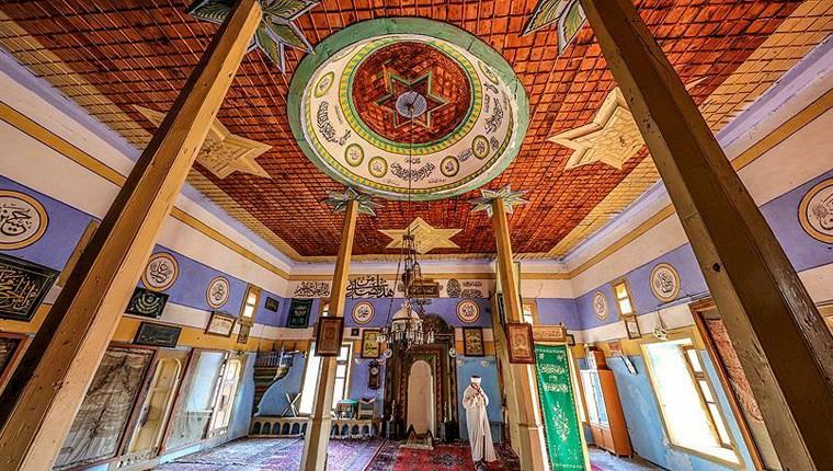 Osmanlı sancağı bulunan caminin iç restorasyonu yapılacak