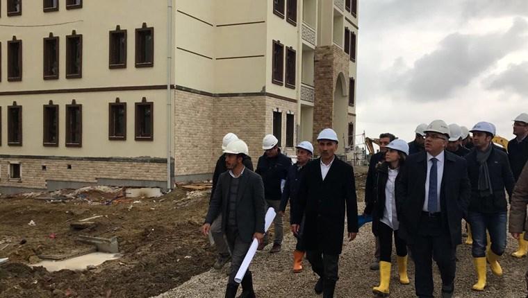 Ergün Turan, Konya'da inşa edilen konut ve hastaneleri inceledi!