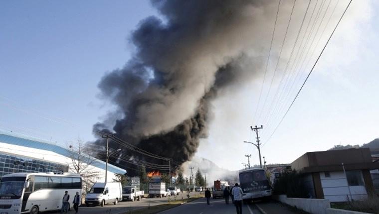 Trabzon'da dev mobilya fabrikasında yangın çıktı!