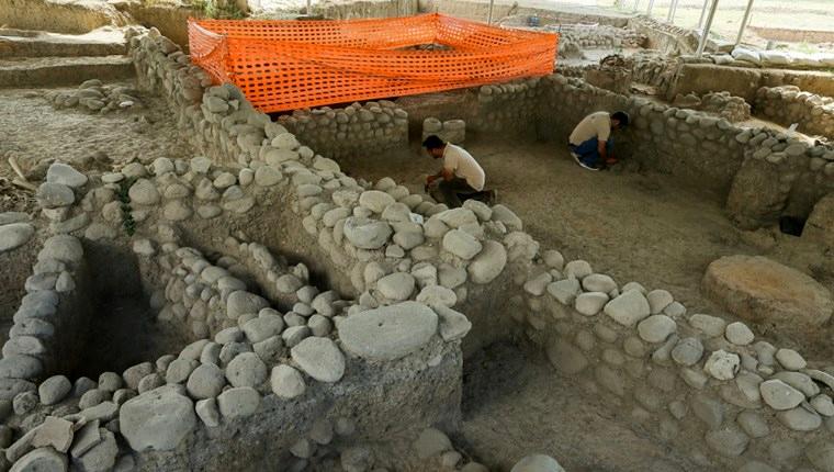 İzmir'de 5 bin yıllık lüks site bulundu 