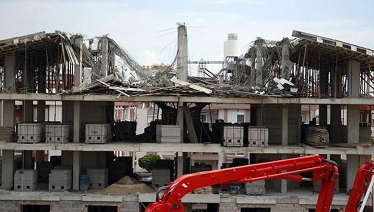 Antalya'da 5 katlı inşaatın çatısı çöktü!