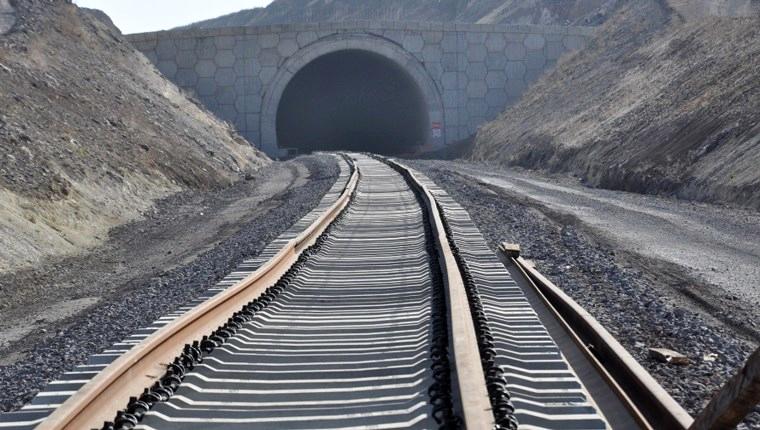 Bakü-Kars-Tiflis tren hattı ağustosta açılıyor!