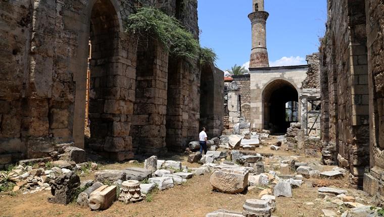 Antalya’da tarihi camii restore ediliyor