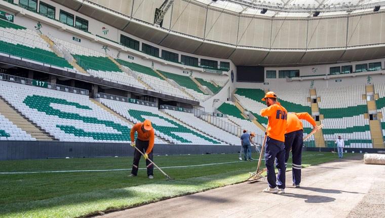 Timsah Stadyumu yeni çimlerine kavuşuyor 