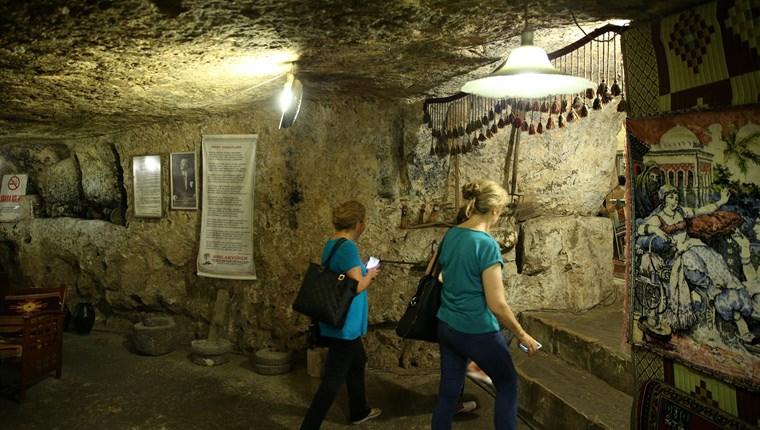 Gaziantep'teki 'mağara kafe' hava sıcaklığını unutturuyor