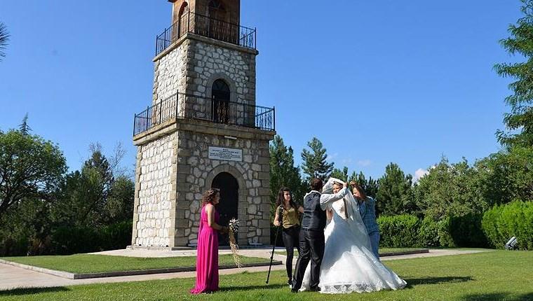 Bilecik Saat Kulesi, düğün fotoğraflarının vazgeçilmezi oldu