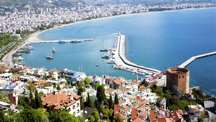 Gurbetçi vatandaşlar tatil için Antalya'ya akın etti!