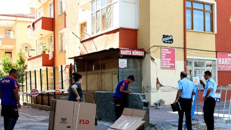 Konya'da 5 katlı bina çökme tehlikesine karşı boşaltıldı 