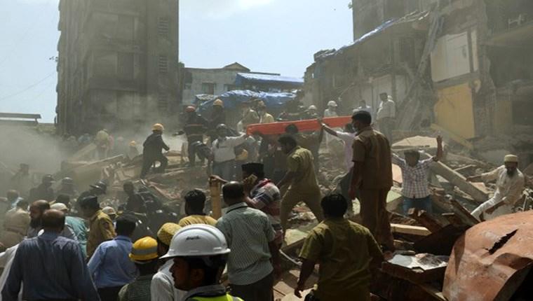 Hindistan'da çöken binanın enkazında 40 kişi kaldı