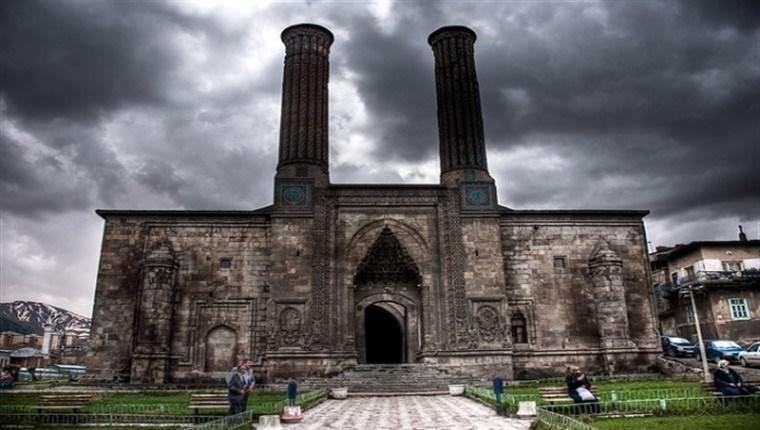 Erzurum'daki Çifte Minareli Medrese'ye yoğun ilgi!