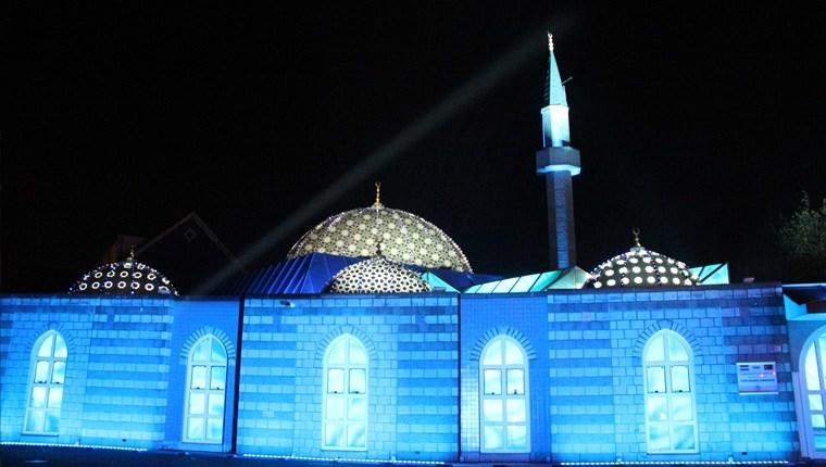 Hollanda'daki Fatih Camisi'nde ışık gösterisi!