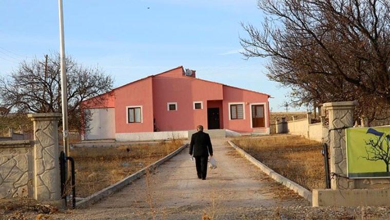 Memur emeklisi Yozgat'taki köyüne huzurevi yaptırdı