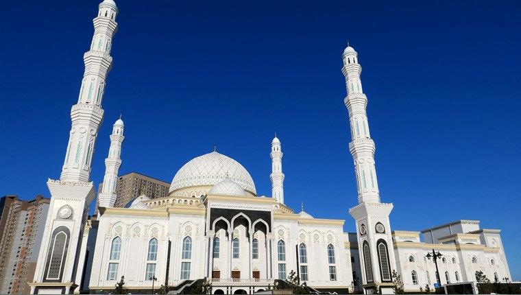 Hazreti Sultan Camisi turistlerden büyük ilgi görüyor