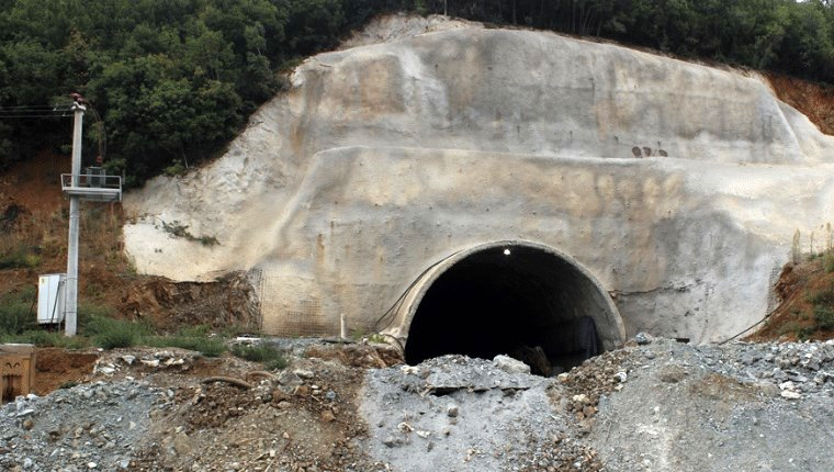 Yalova-Armutlu yolunda tünel çalışmaları sürüyor