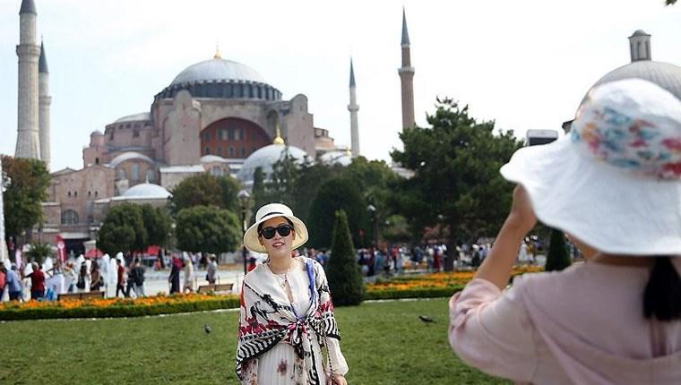 Turistler en çok Antalya ve İstanbul'u tercih etti