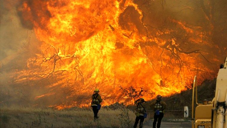 Kaliforniya'daki yangın 18 bin binayı tehdit ediyor