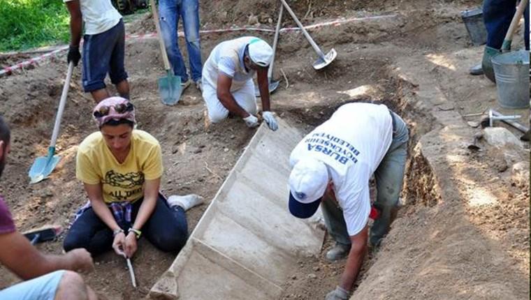 Bursa'da Roma dönemi lahit mezarı gün yüzüne çıkarıldı 