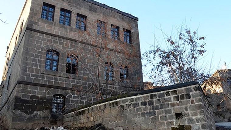 Bitlis'teki 137 yıllık taş ev turizme kazandırılıyor