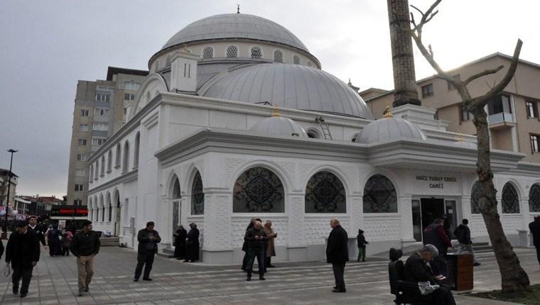 Çekmeköy’deki Yusuf Cebir Cami Önü Meydan projesi tamamlandı
