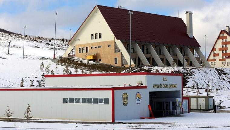 Sivas'taki buz park bölge halkına hizmet veriyor 