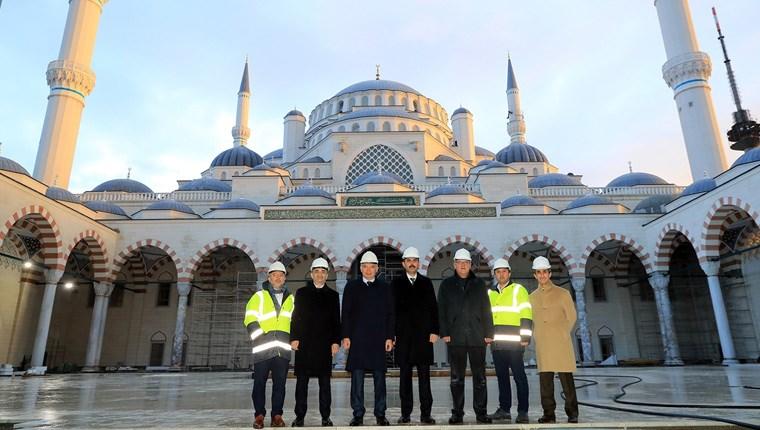 Mevlüt Uysal, Çamlıca Camisi'nin inşaatını inceledi 
