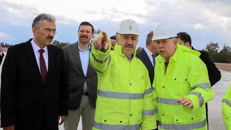 Ahmet Arslan Adnan Menderes Havalimanı'ndaki çalışmaları inceledi