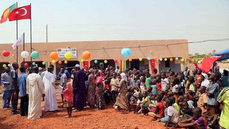 Mali'de Müslümanların yaşadığı bölgeye okul ve cami yapıldı