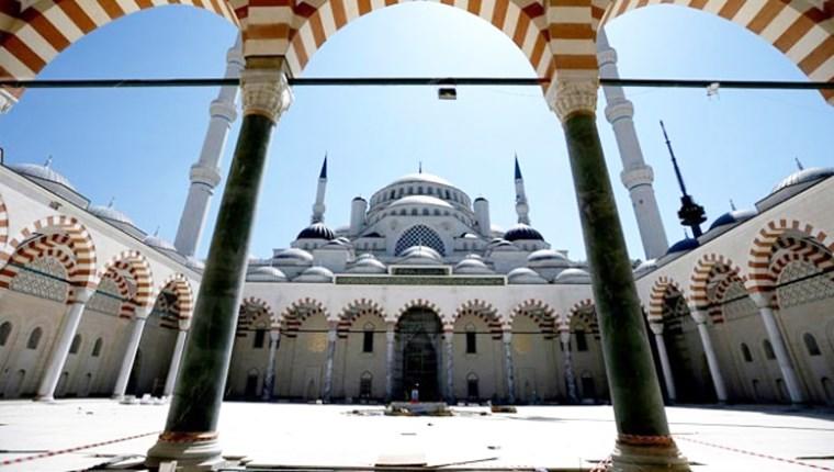 Emlak Konut'tan Çamlıca Camisi'ne büyük bağış!