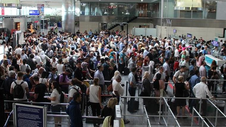 Atatürk Havalimanı'nda yolcu yoğunluğu!