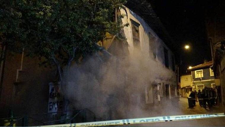 Bursa'da yağmura dayanamayan 64 yıllık bina çöktü