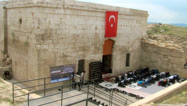Tarihi İç Kale Camisi 60 yıl sonra ibadete açıldı