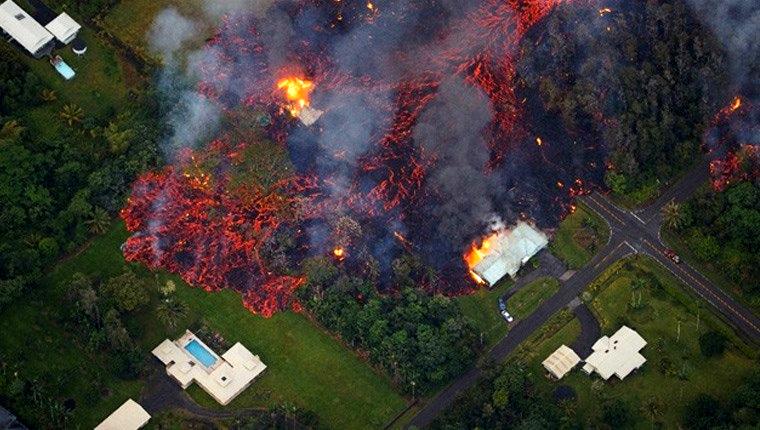 Hawaii'de yanardağ 31 evi yuttu