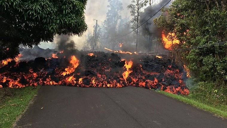 Hawaii'de lavlar 87 evi kül etti