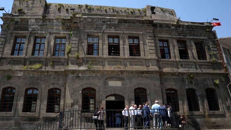 Bitlis'teki tarihi belediye binası yeniden hizmet vermeye başladı