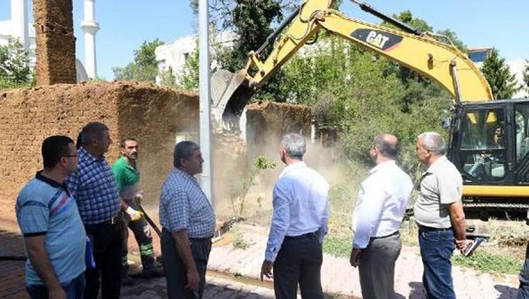 Malatya Yeşilyurt'ta 201 metruk bina yıkıldı