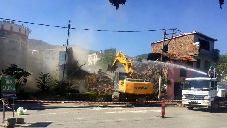 Bursa'da metruk binalar ‘kamulaştırılarak’ teker teker yıkılıyor 