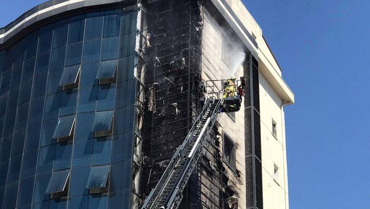 Ataşehir'de 10 katlı bir binada yangın!