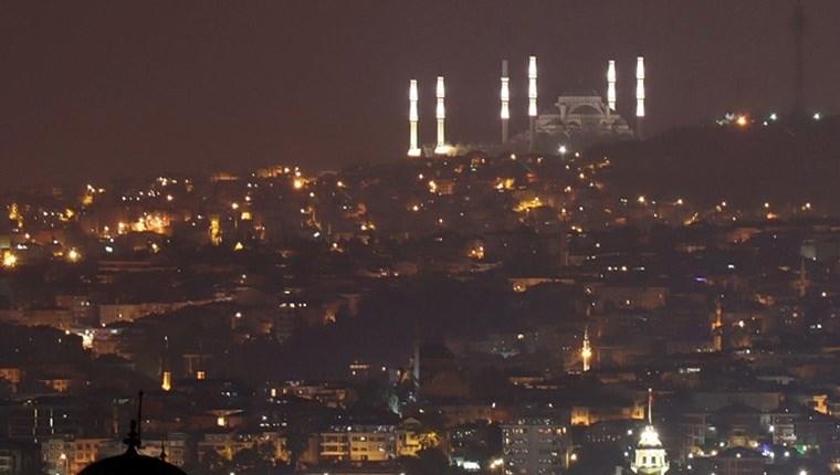 Çamlıca Camisi'nin minareleri aydınlatıldı!